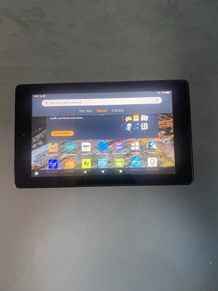 Amazon Fire HD 8 Tablet 7th Gen.  7” HD display 16 GB Black - Good condition - Image 3 of 4