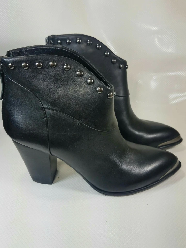 Botas B. Makowsky Quincy fofas ocidentais tornozelo couro preto cravejado tamanho 5 - Imagem 2 de 4