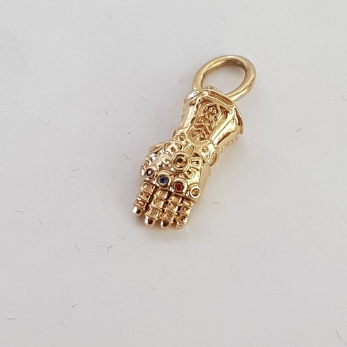 Genuine PANDORA Marvel The Avengers Infinity Gauntlet Shine CZ Charm 760661C01 - Bild 2 von 11