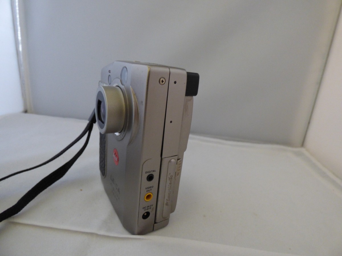 Leica Digilux Zoom 1.5MP Digital Camera. Looks great and fully