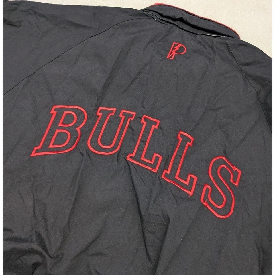 Vintage Chicago Bulls NBA Pro Player Windbreaker jacketSize: XXL - Image 4 of 4