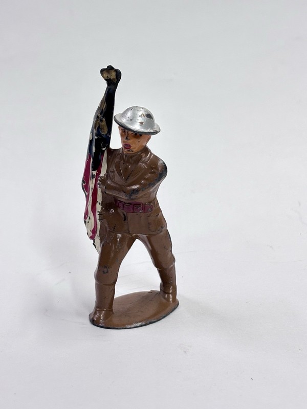 VINTAGE BARCLAY MANOIL US ARMY FLAG BEARER,INFANTRY SOLDIER