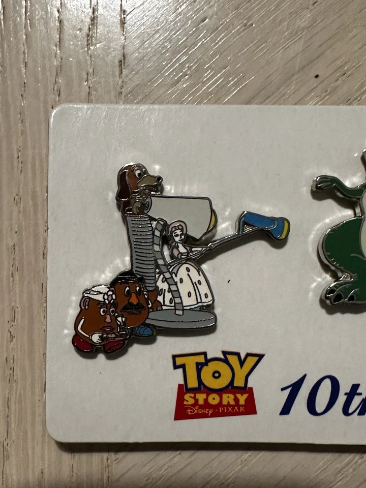 Conjunto de 3 pinos Disney Pixar Toy Story 10º aniversário LE 250 Rex Woody Buzz - Imagem 3 de 4
