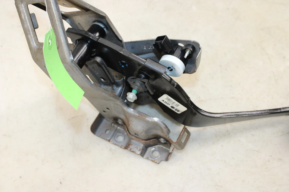 Chevrolet Camaro M/T 2010-2015 pedal de freno OEM LQ85 Foto 4 de 4