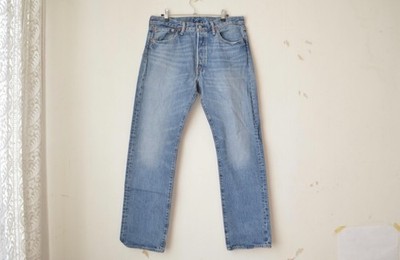 vintage Levi's 501 medium wash button fly denim jeans W33
