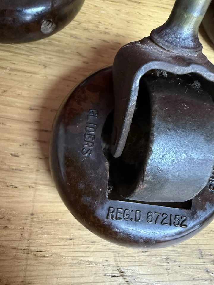 3 x Ruedas de metal de latón vintage con planeadores Goodfellows de baquelita adjuntos Foto 4 de 4