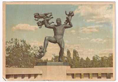 OSLO NORWEGEN um 1950: SKULPTUR on a BRIDGE in VIGELAND´s PARK, farb. Karte