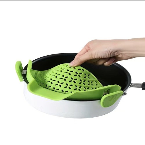 Adjustable Silicone Pot Strainer with snap clip - Picture 3 of 6