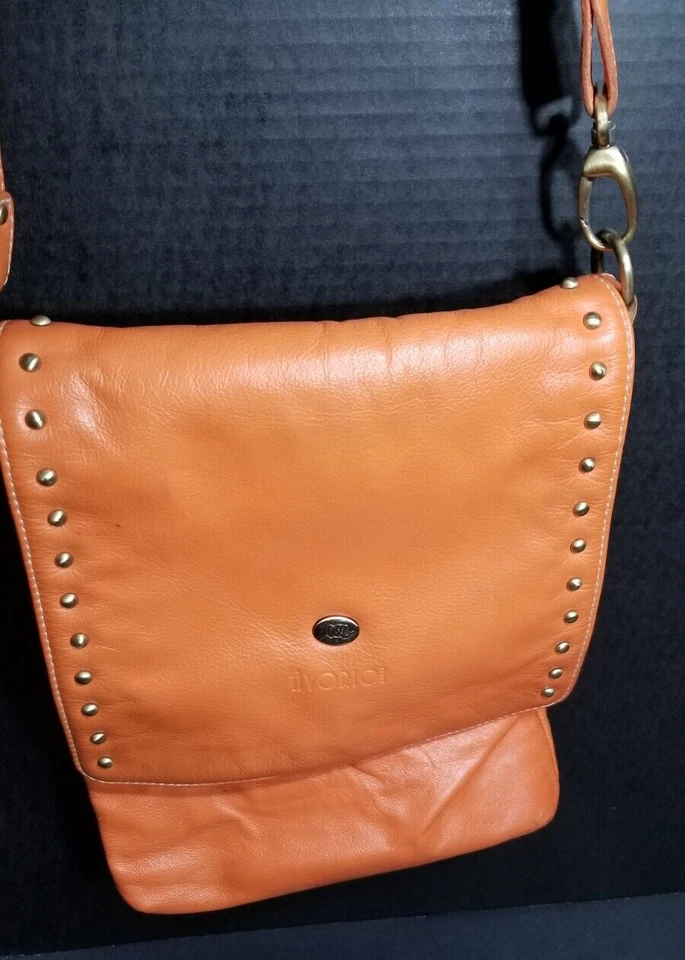 Avorio Italian Leather Tan Shoulder Bag "Hippie" - Image 2 of 4