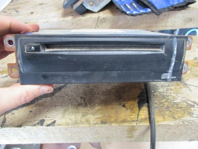mitsubishi shogun mk3 cd player mr372110 03 -2006 pajero