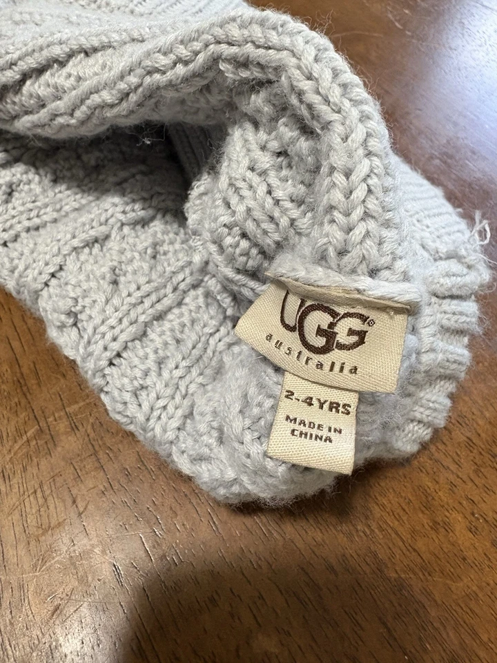 Chapéu infantil Ugg cinza malha com viseira tamanho 2-4 anos - Imagem 3 de 3