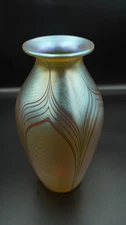 Lundberg Studios 1977 Signed Iridescent Art Glass Vase Pulled Feather Design 9"