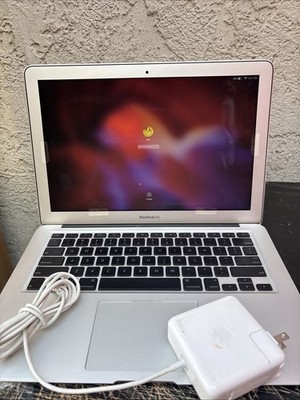 2011 Apple MacBook Air 13.3'' i3 1.1GHz 8GB RAM 128GB SSD Silver A1369