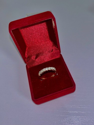 18ct Yellow Gold 0.5ct Diamond Wedding Ring 7 Diamonds Hallmarked (Size M) - Picture 2 of 6