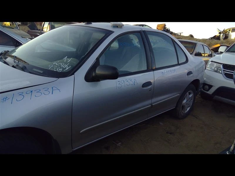 Used Rear Right Door Vent Glass Rear fits: 2003 Chevrolet Cavalier Rear Right Gr - Image 4 of 4