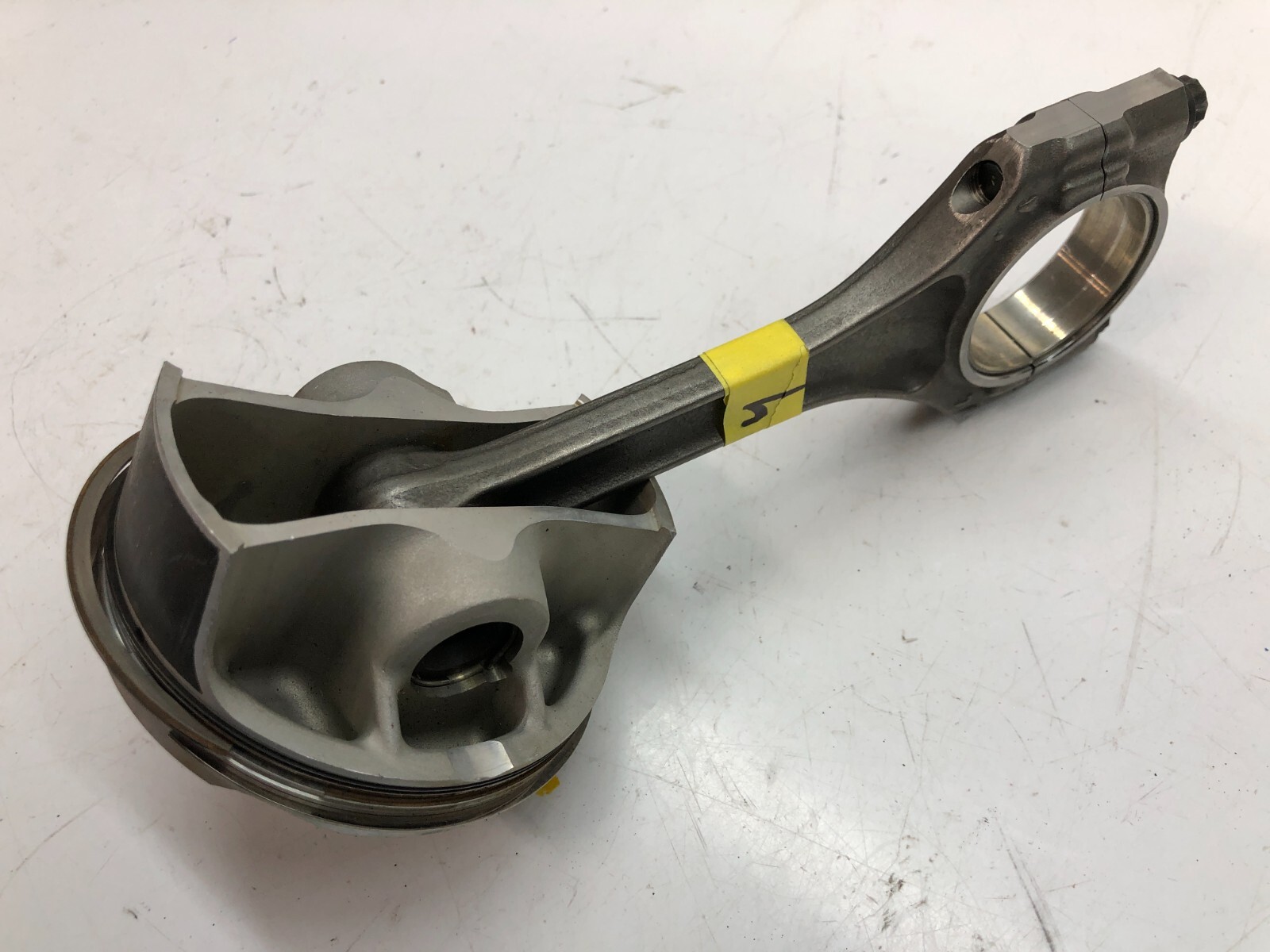 LAMBORGHINI AVENTADOR PISTON HEAD COMPLETE WITH CONNECTING ROD 07M107075J 