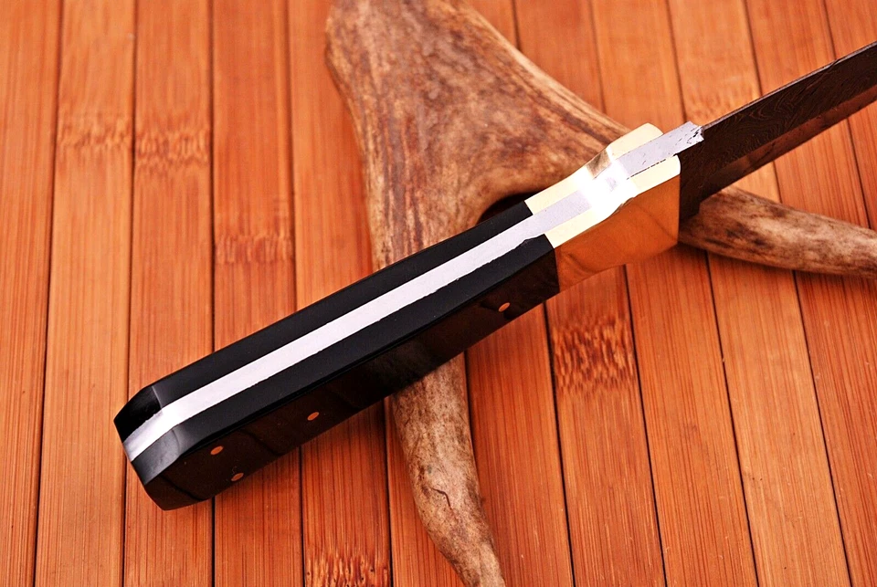 Cuchillo para botas de caza forjado a mano hoja de acero Damasco con funda de cuero EDC 954 Foto 4 de 4