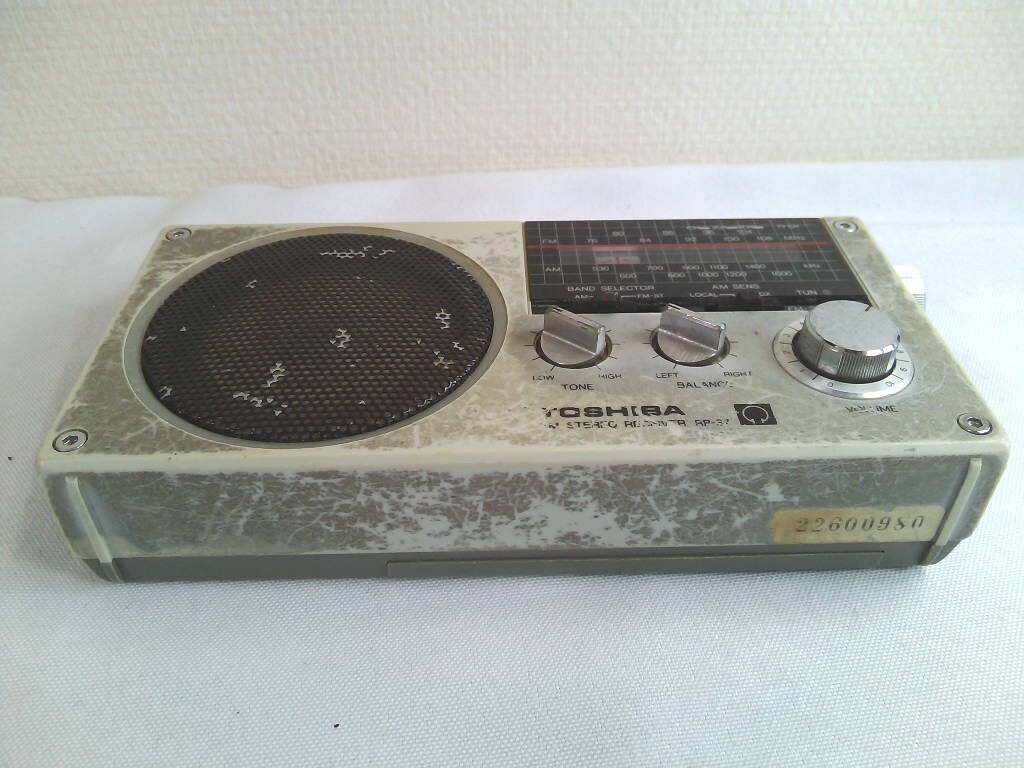 昭和レトロ TOSHIBA FM/AMラジオ RP-S7 動作品 昭和レトロ TOSHIBA FM/AMラジオ RP-S7 動作品