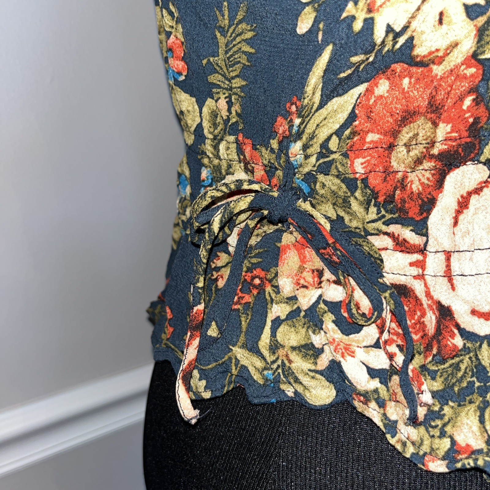 H&M Blouse Women's Medium 10 Multicolor Floral Long Sleeve V-Neck Top thumbnail 8