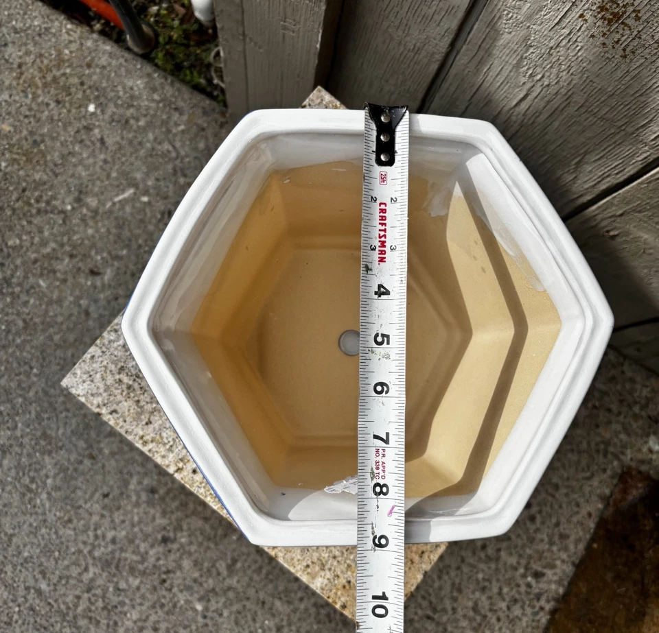 Maceta hexagonal china vintage azul y blanca 9” X 9” X 7” y platillo Foto 3 de 3