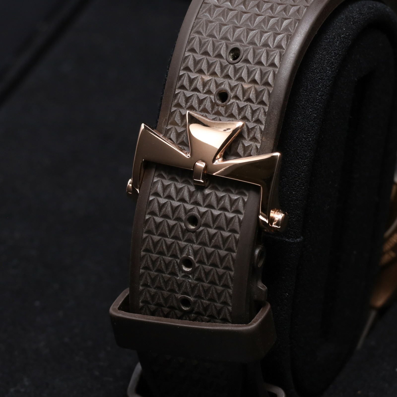 Vacheron Overseas 2020 42.5mm 18K Rose Gold Silver Dial Rubber Strap 7900V image 10