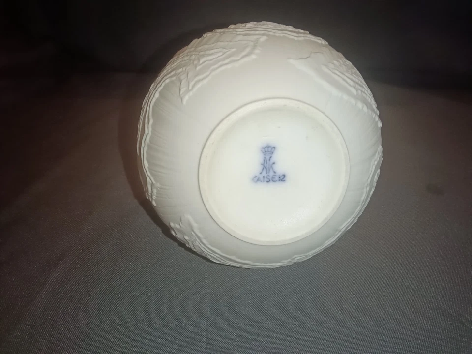 Vase AK KAISER W. GERMANY Biskuit-Porzellan, weiß,  Relief - Bild 3 von 4