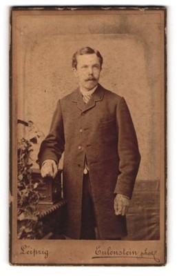 Fotografie Eulenstein, Leipzig, Ecke der Tauchaer Str. 6, Junger Herr in modisc 