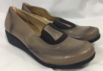 Womens Elvin Comfort Walking Shoes Slip On Size 9 Taupe