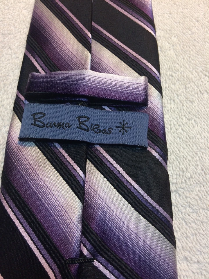 Gravata masculina Birmânia Bibas 3,5 x 60 preta e prata com listras roxas  - Imagem 4 de 4