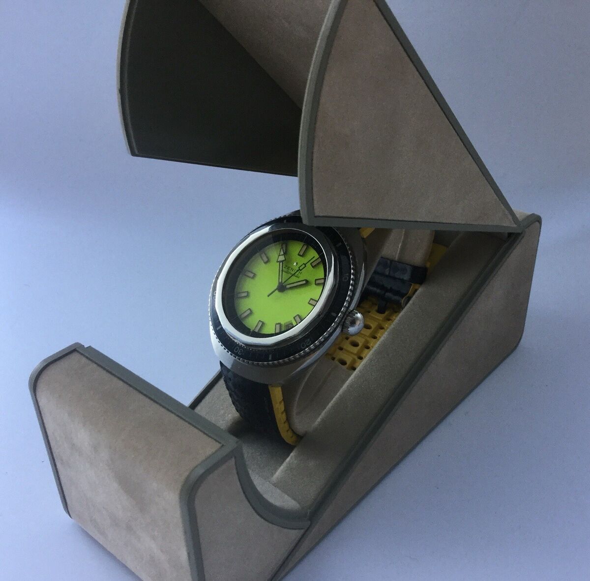 Zenith Sub Sea Big Lemon, A3637, 1000 mt, year 1970 vintage Zenith Sub Sea Big Lemon, A3637, 1000 mt, year 1970 vintage