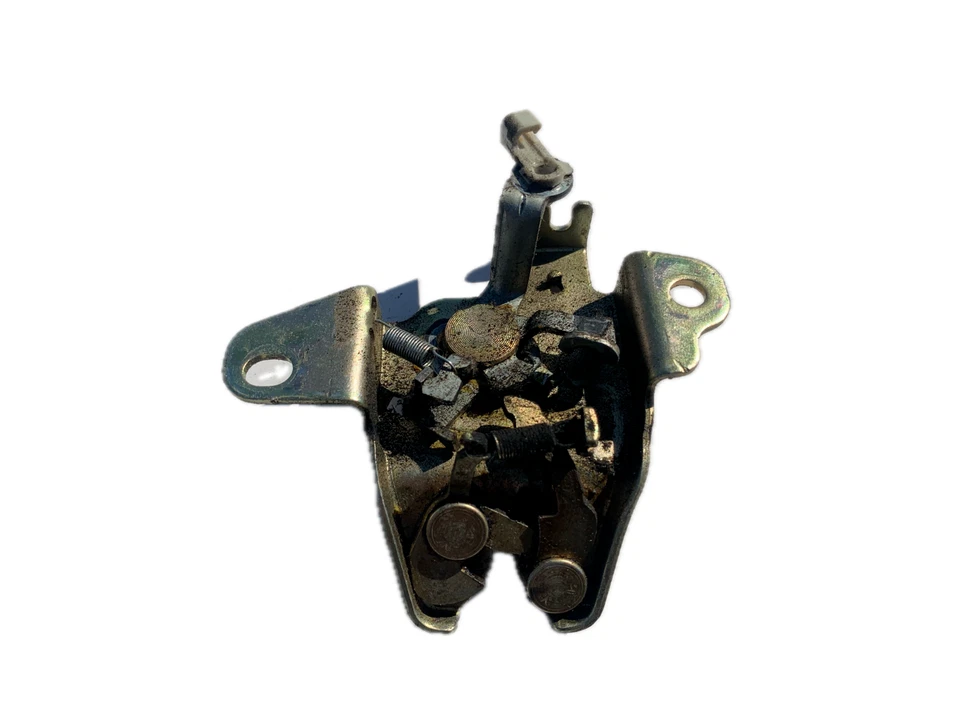 1995 - 1999 Toyota Tercel Rear Trunk Latch OEM - Imagem 4 de 4