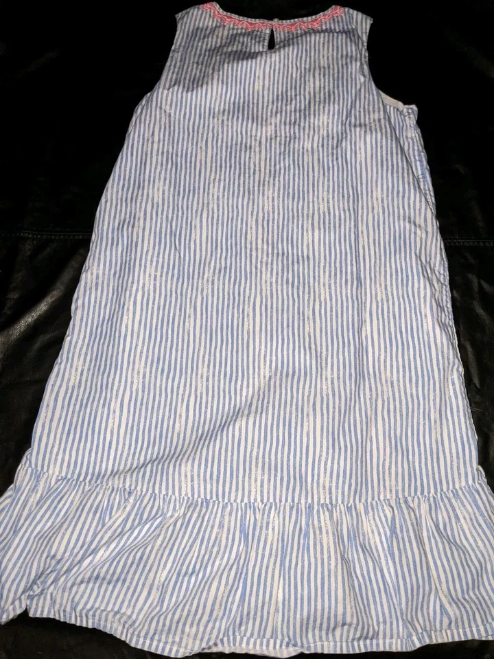 Vestido bordado a rayas blanqueado al sol Vineyard Vines para niñas talla 16 forrado... Foto 2 de 4