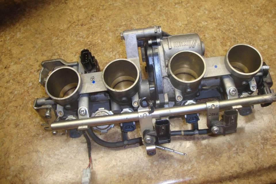 13 inyectores de cuerpo de acelerador de inyección de gas combustible Yamaha FJR1300 FJR 1300 A FJR1300A Foto 2 de 2