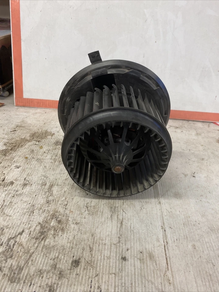 ДВИГАТЕЛЬ ВЕНТИЛЯТОРА НАГРЕВАТЕЛЯ ВЕНТИЛЯТОРА Volkswagen Transporter T5 7H0819021 - Изображение 4 из 4