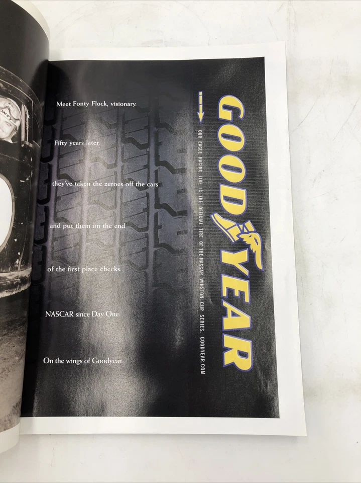 National Geographic Magazine - Untold Stories of D-Day; WWII History  June 2002 Foto 2 de 4