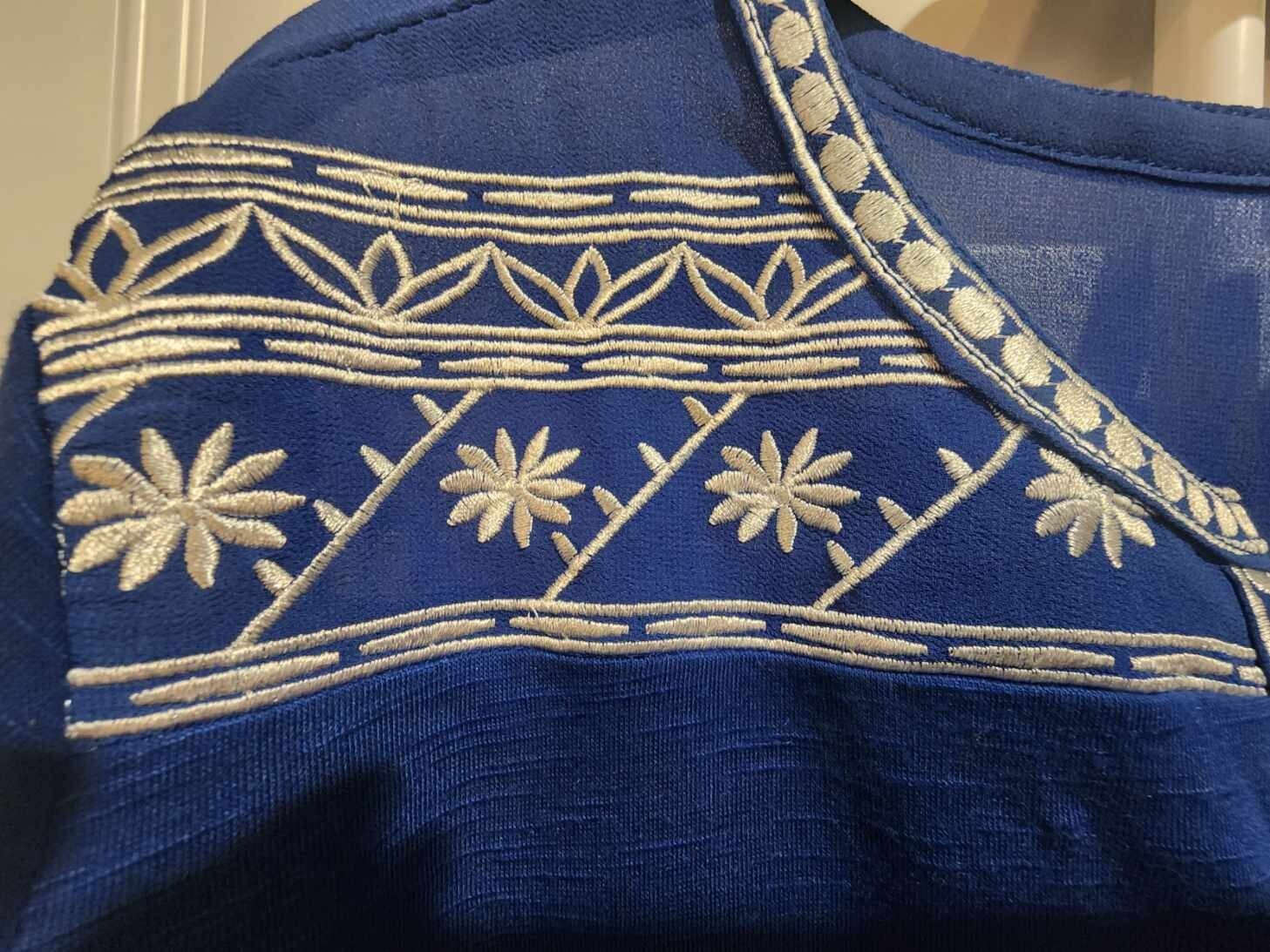 Urban Coco Women's XL 3/4 Sleeve V Neck Blue & White Blouse image 2