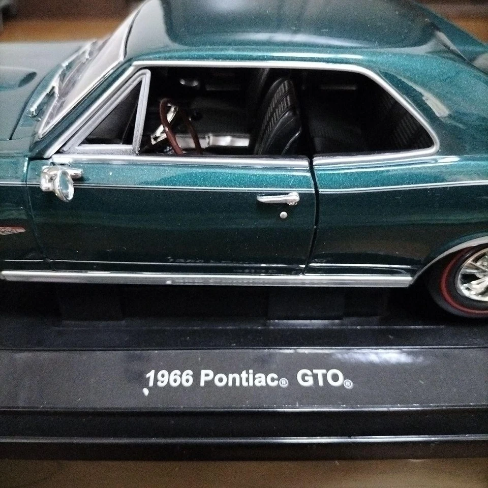 WELLY 1/18 1966 Pontiac GTO Model Car NEX Series - Image 3 of 4