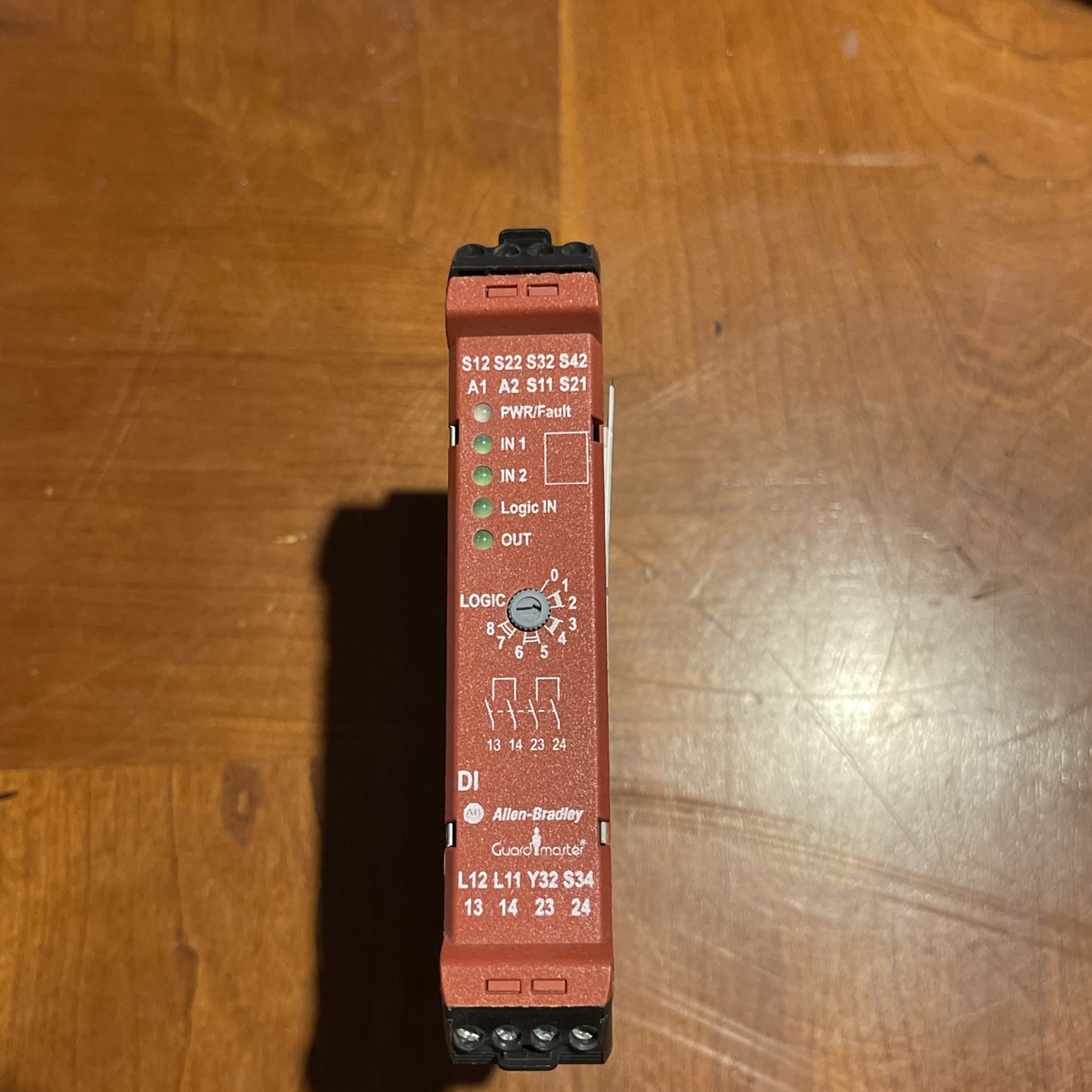 AB GuardMaster 440R-D22R2 Dual input safety relay