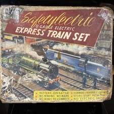 Vintage Mettoy Safetylectric Boxed Train Set Locomotive Wagons Station SignalBox