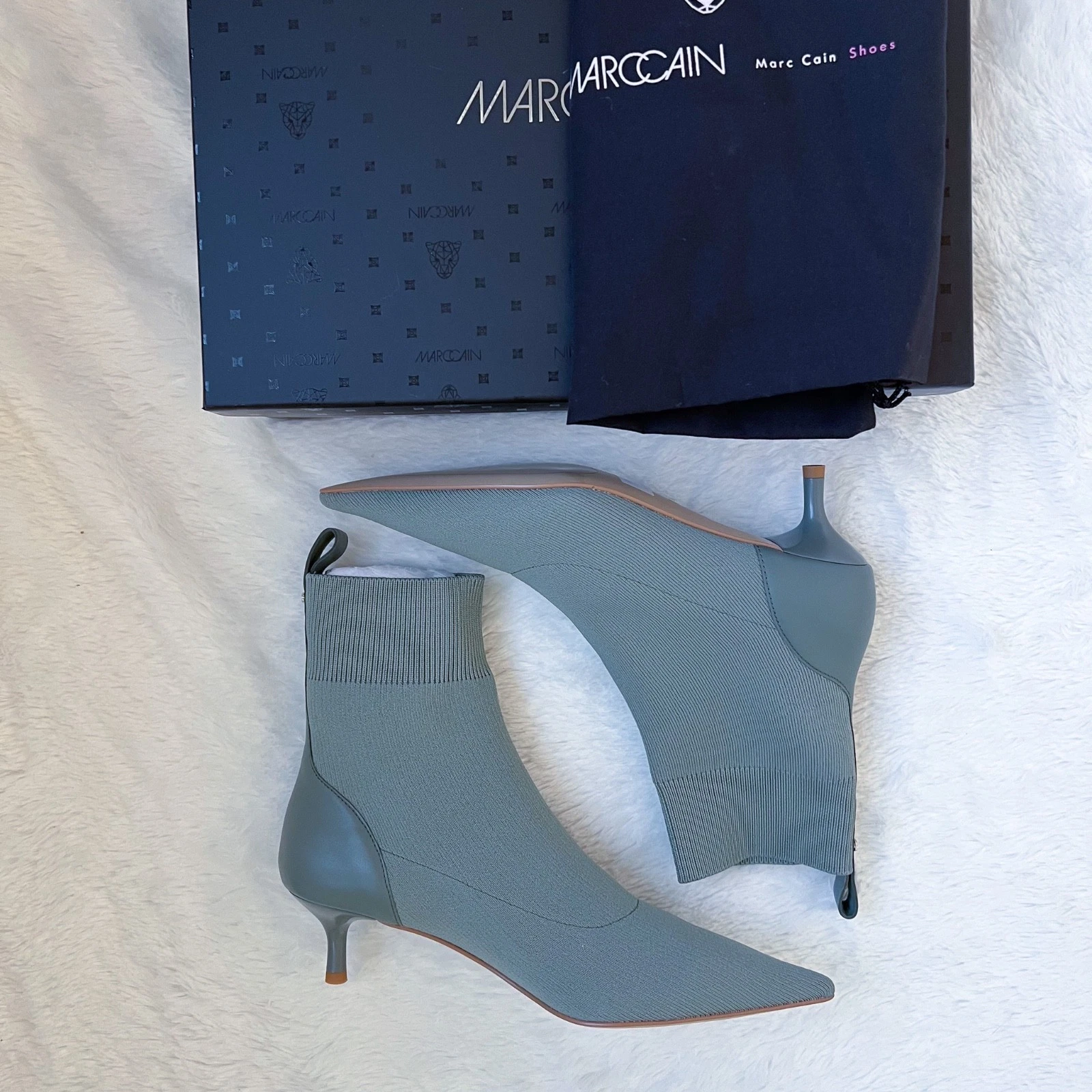 NEW Marc Cain Ankle Sock Bootie 39EU 8.5US Sage Green Knit Leather Kitten Heel
Opens in a new window