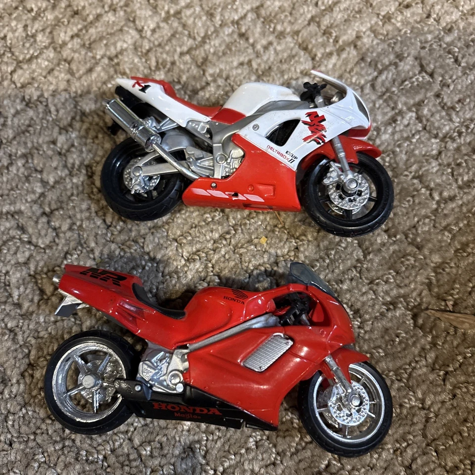 Maisto 压铸摩托车 批量 2 件 雅马哈 R1,本田 NR 1: 18 GC — 第 2/4 张图片
