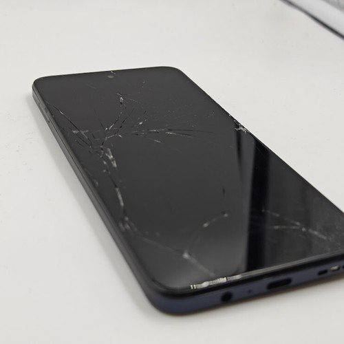 Motorola Moto E13 - 64GB, Working, Cracked Screen - Afbeelding 3 van 4