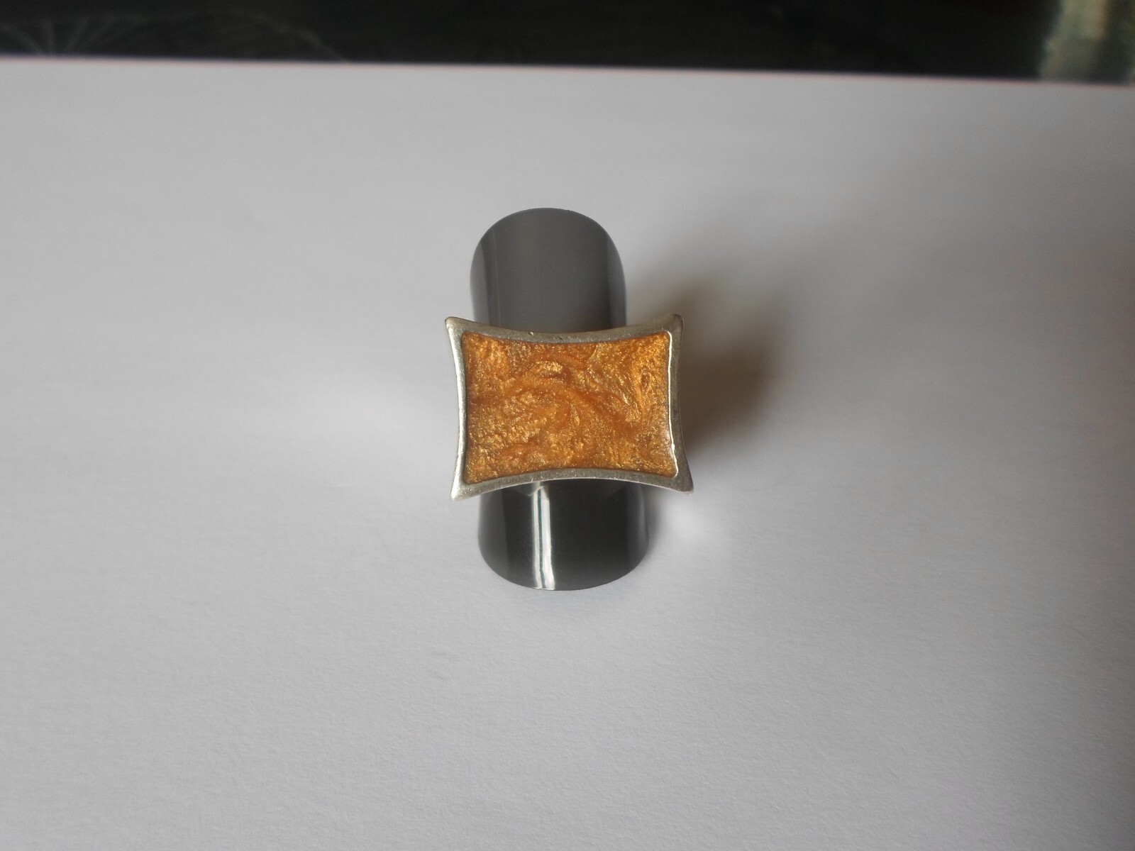 solid silver ring, knight, marbled brown rectangl… - image 9