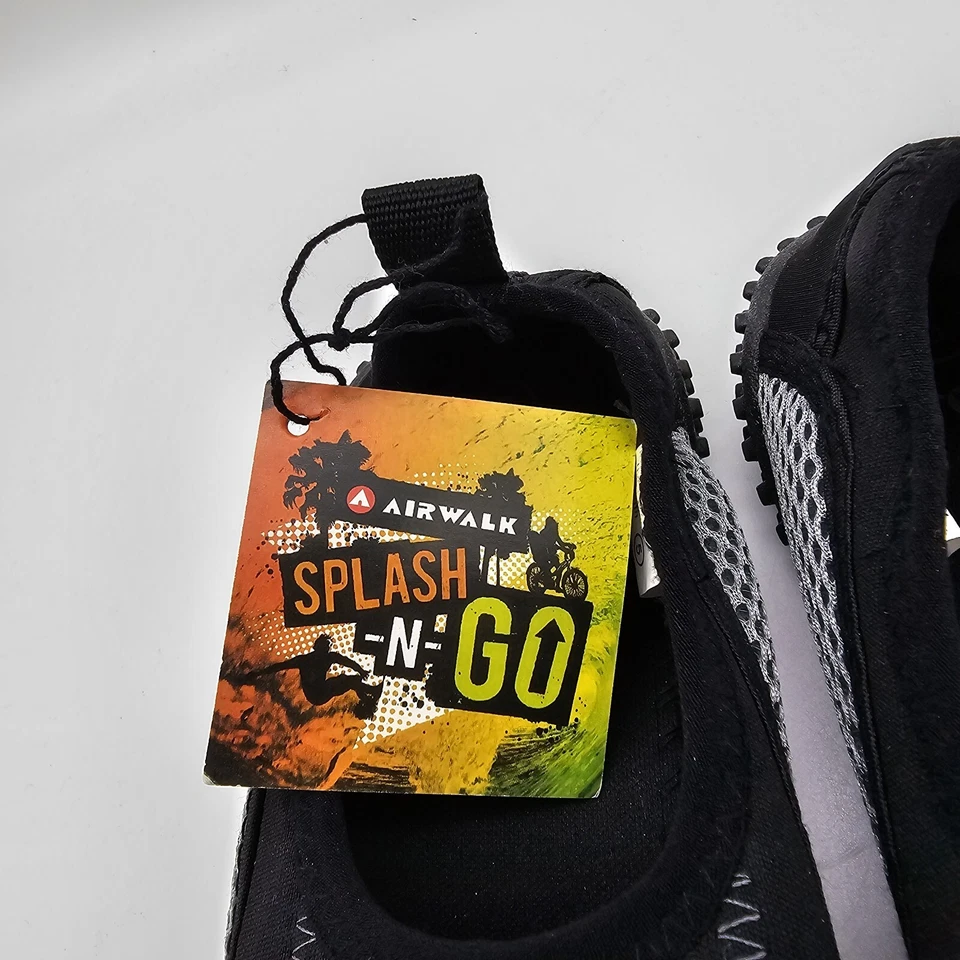 NEW AIR WALK WALK-IN WATER SHOES WATER SOCKS CHILDRENS SIZE 5 BLACK / GRAY - Image 2 of 4