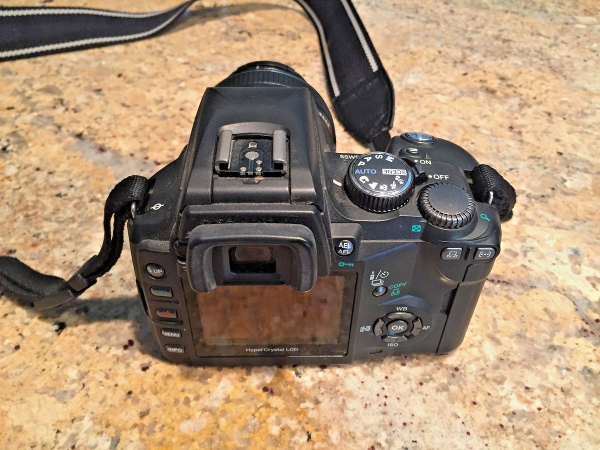 Olympus EVOLT E-500 8.0MP Digital SLR Camera - Black (Kit w/ 14