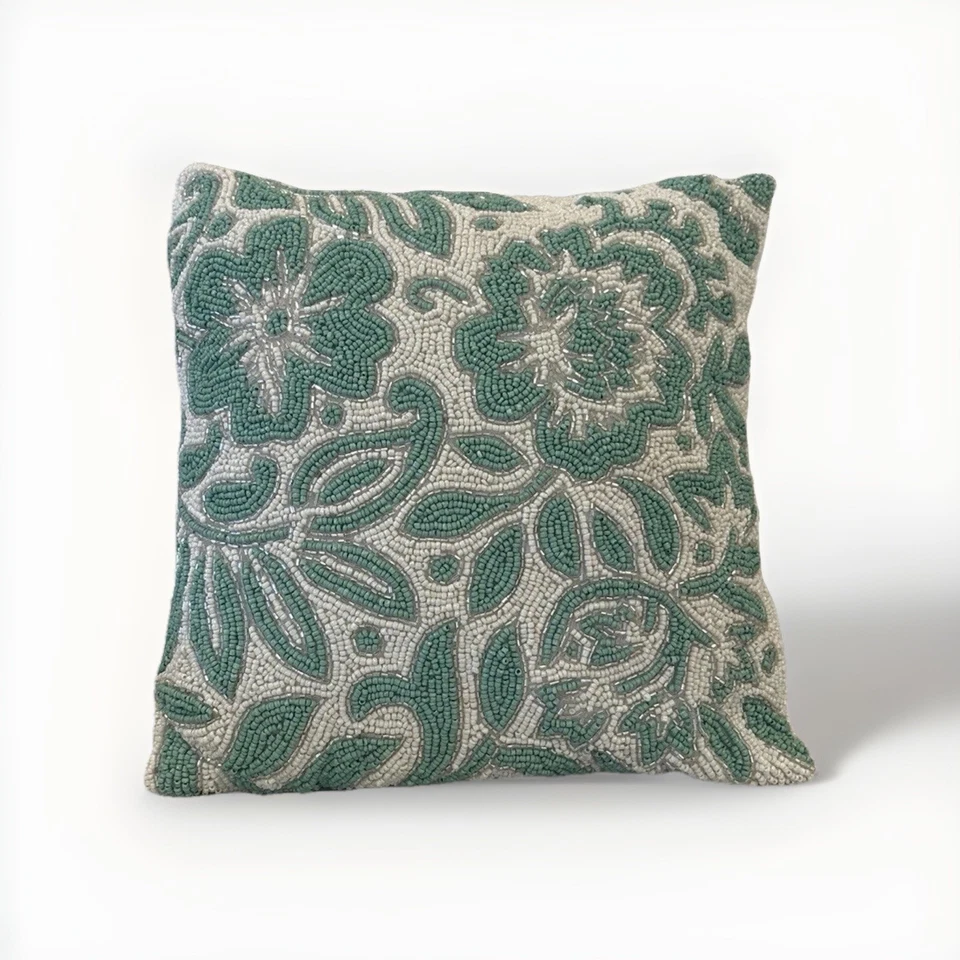 "Funda de almohada verde damasco floral con cuentas con inserto 13""x13""" Foto 2 de 4