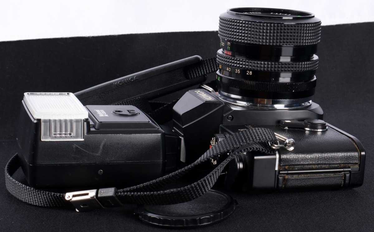 Konica Acom-1 35mm Film SLR c/w 28-50mm f/3.5-4.5 Zoom Lens & PE