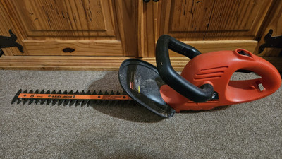 Black And Decker TR1800 18 Inch 120V Electric Hedge Trimmer