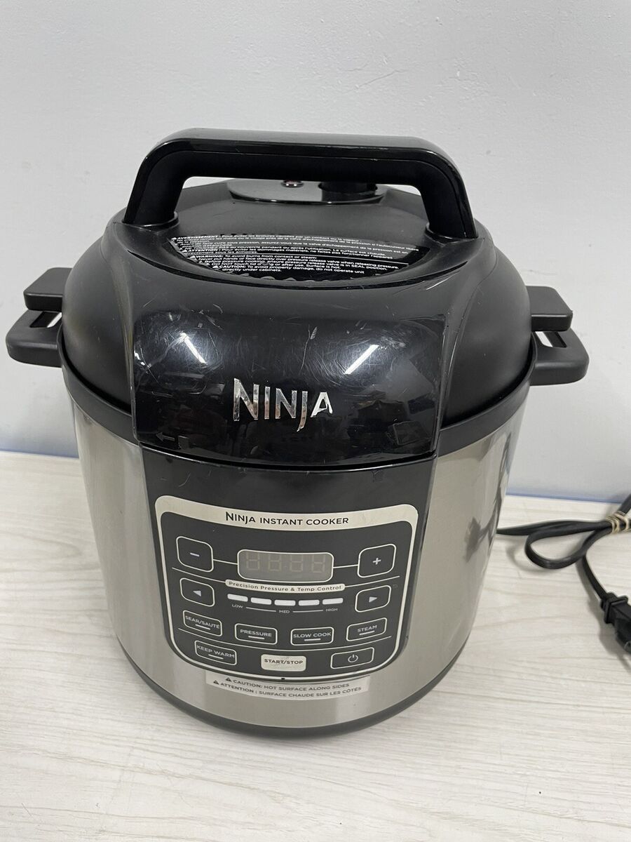 1946 USA Cooking Made Easy, Wear-Ever Pressure Cooker 1946 USA Cooking Made Easy, Wear-Ever Pressure Cooker