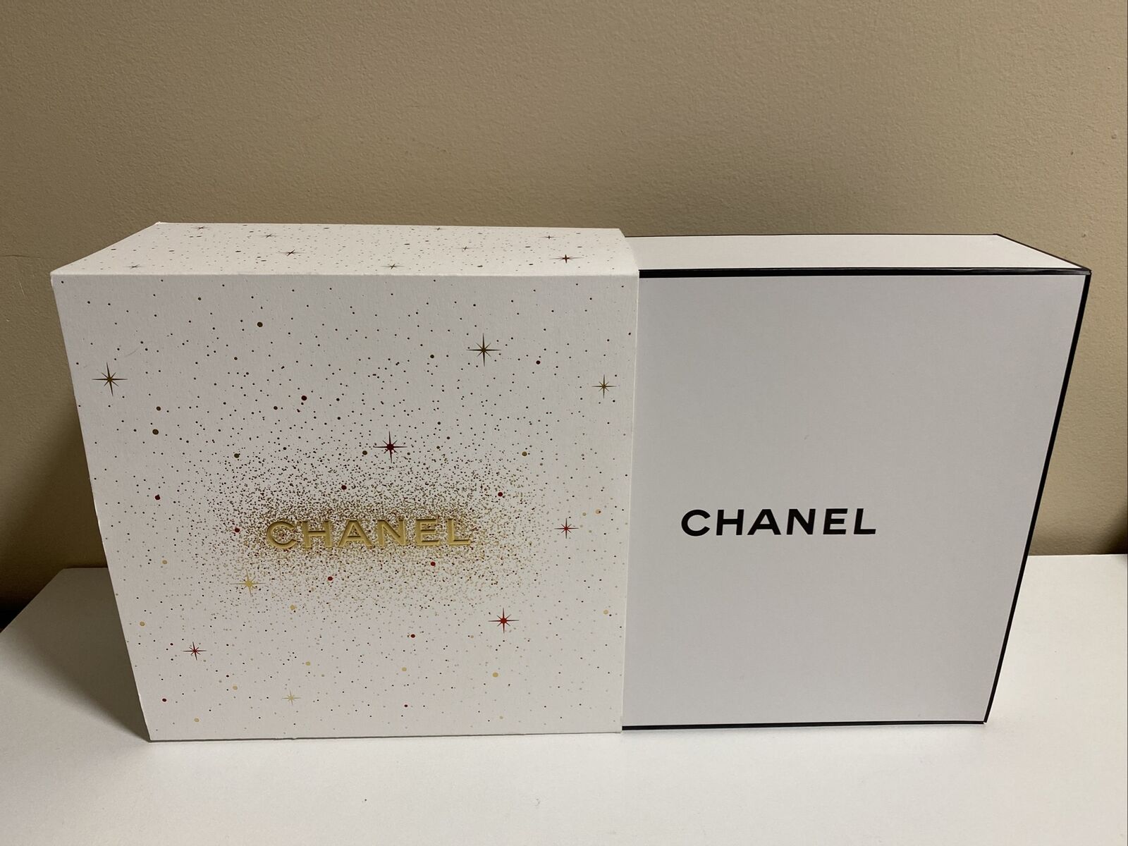 CHANEL Large Gift Box Authentic NEW, 9 x 9 x 4